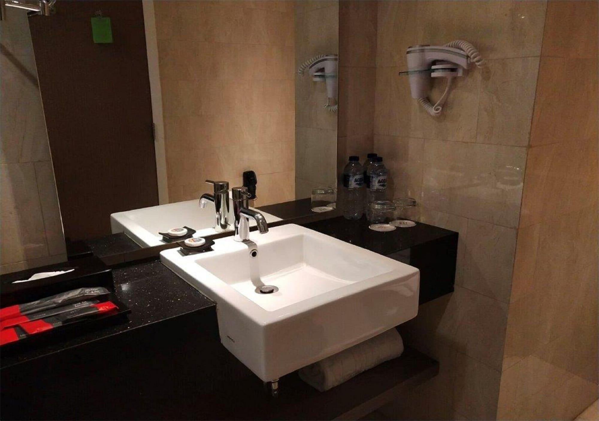 The Premiere Hotel Пеканбару Экстерьер фото