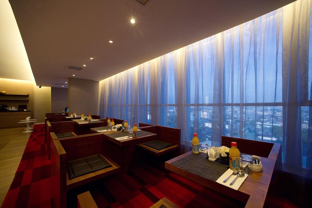 The Premiere Hotel Пеканбару Экстерьер фото